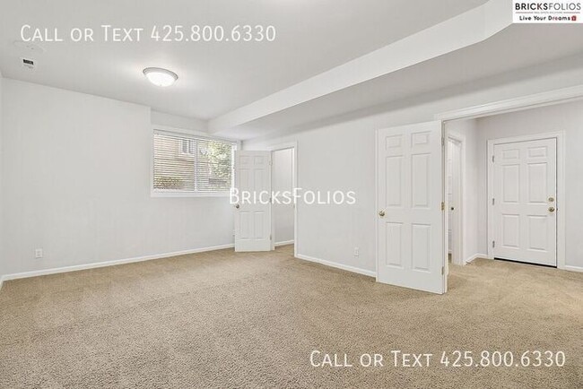 Building Photo - Luxurious 4-bedroom home in Sammamish with...
