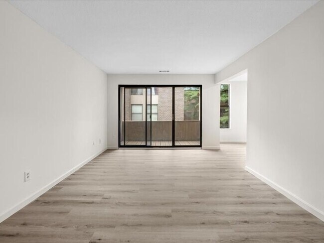 Building Photo - 38 Shrewsbury Green Dr