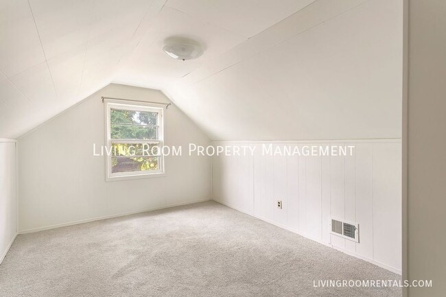 Building Photo - 3010 SE 36th Ave