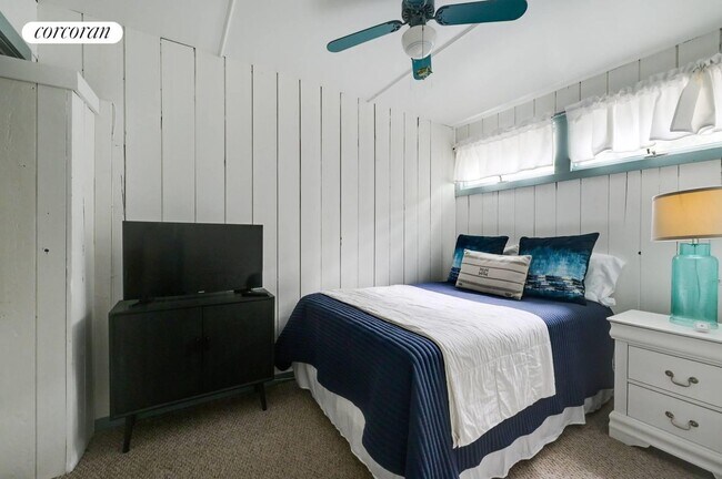 Building Photo - 237 Noyack Rd