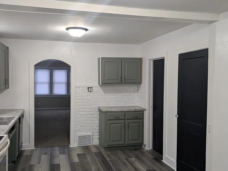 Building Photo - 922 Burdette St