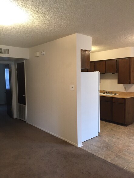 Building Photo - 404 S Industrial St