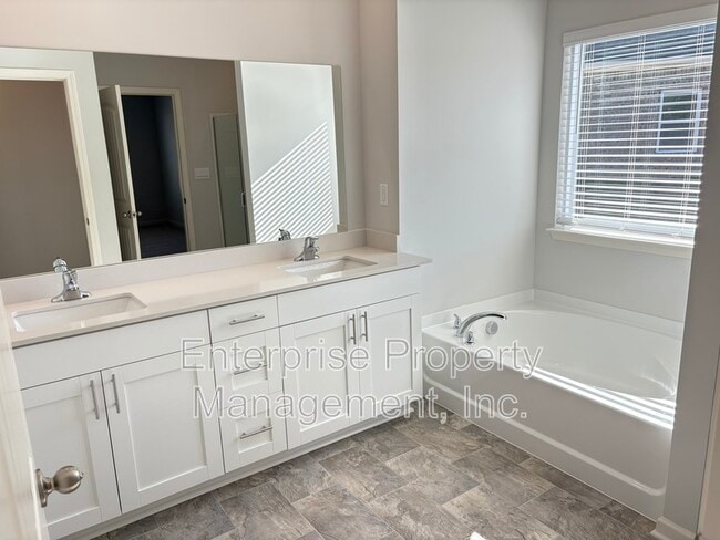 Building Photo - 80 Burr Oak Cv