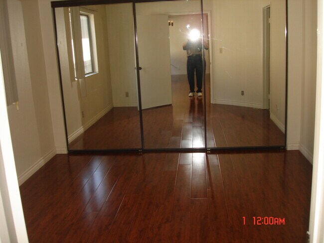 Building Photo - 4267 Beverly Glen Blvd
