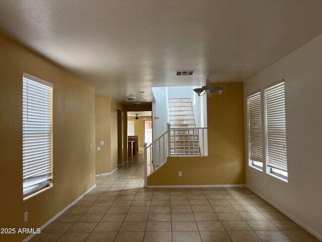 Building Photo - 3915 E Morelos St