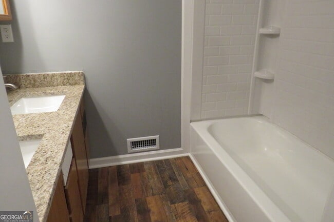 Building Photo - 1105 Hampton Rd