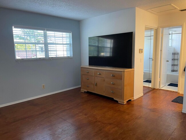 Building Photo - 1592 Springside Dr