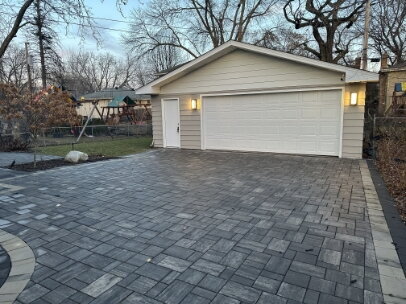 Building Photo - "Charming 4-Bed Retreat in Edina: Spacious 2142 Sq Ft with Hardwood Elegance & Cozy Fireplaces!"