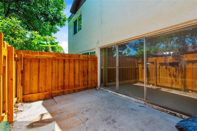 Building Photo - 3200 NW 5th Terrace