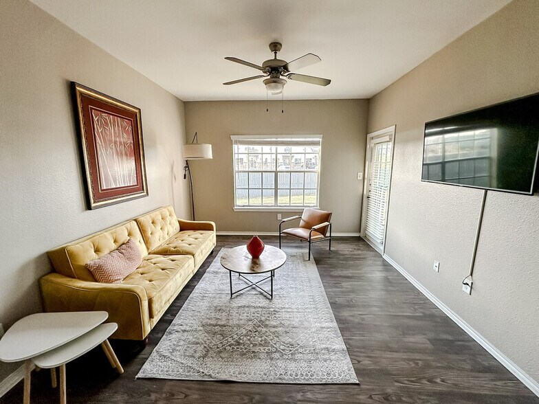 Building Photo - 6225 Saratoga Blvd