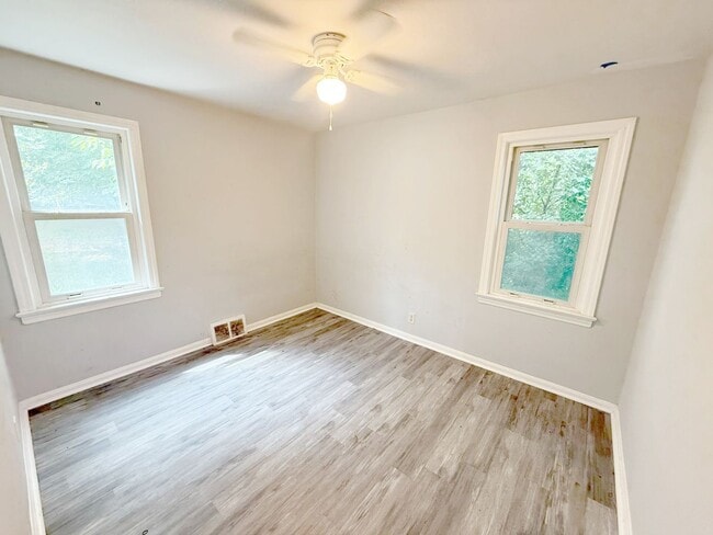 Building Photo - 3 BED 2 BATH BEAUTIFUL SINGLE FAMILY HOME