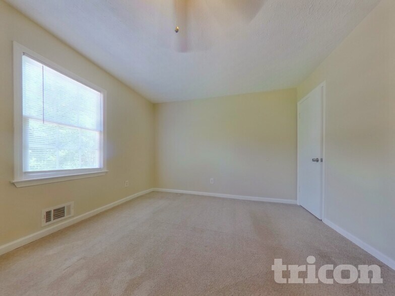 Building Photo - 117 Normas Way