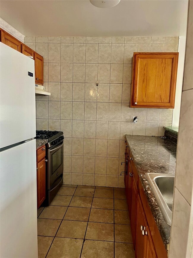 Building Photo - 448 E 141st St