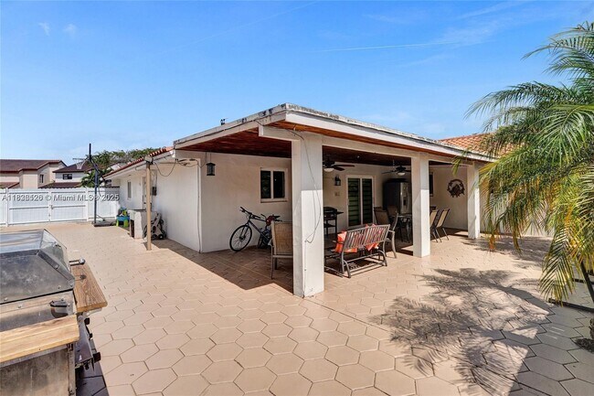 Building Photo - 13200 SW 12th St
