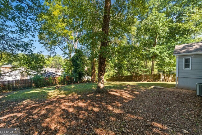 Building Photo - 1003 Valley Dr