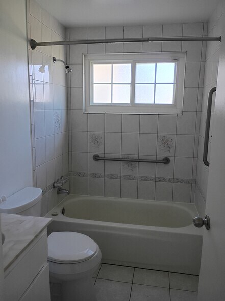 Building Photo - 5605 Layton Dr