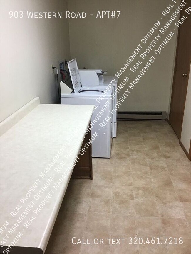 Building Photo - 903 Western Rd