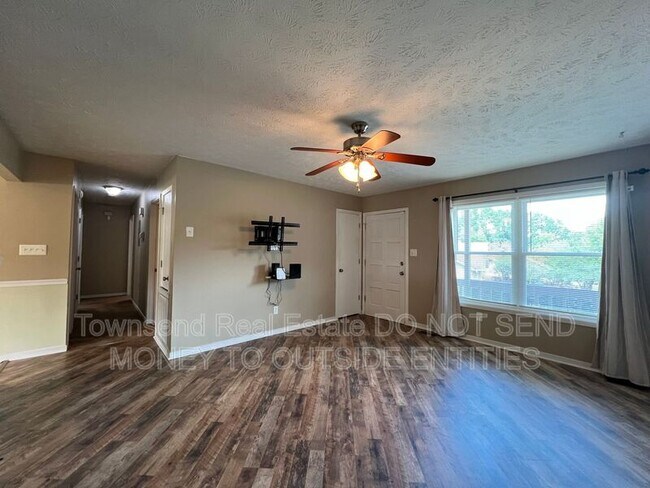Building Photo - 420 Mangum Ct