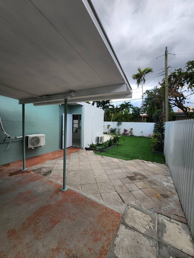 Building Photo - 4100 NW 5th St