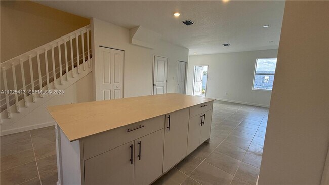 Building Photo - 1096 NW 2nd Ter