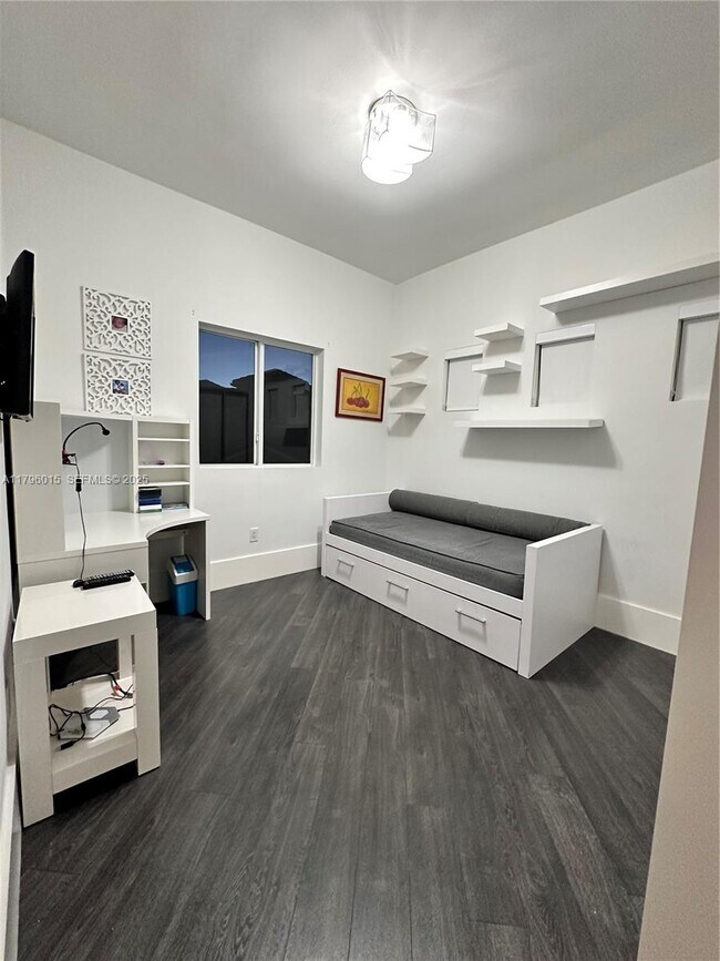 Building Photo - 6801 NW 113th Ct