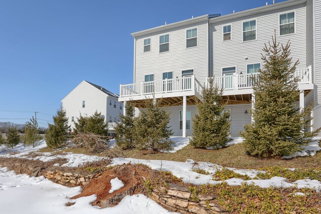 Building Photo - 1 Taube Ct