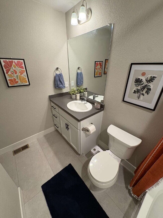 Building Photo - 3bd/2.5ba Paired Home in Trailside w/ side yard