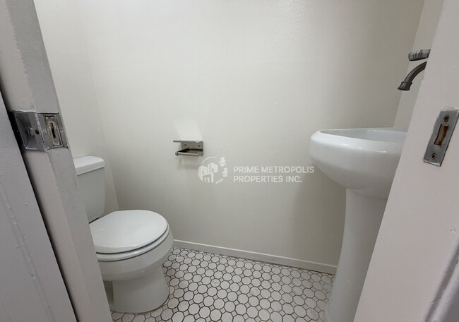 Building Photo - 3830 Fairfax Way