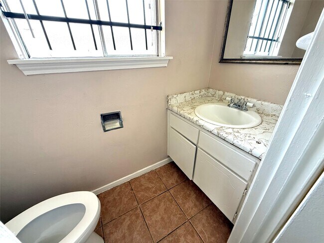 Building Photo - 3619 Kilkenny Dr