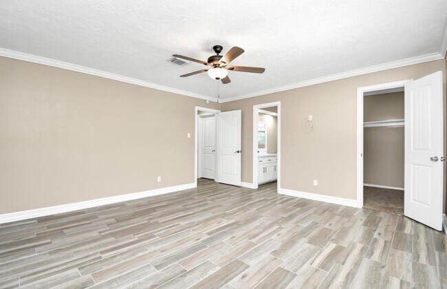 Building Photo - 701 Regency Dr