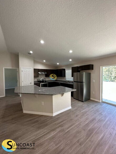 Building Photo - 8009 N Primrose Dr