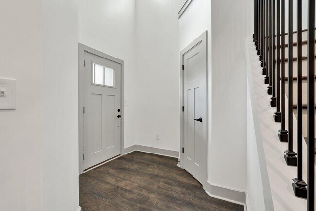 Building Photo - 164 McNabb Dr