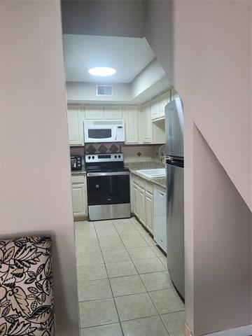 Building Photo - 2311 Balsam Dr