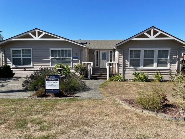 Building Photo - Lovely Mid-Island Home Available August 19th!