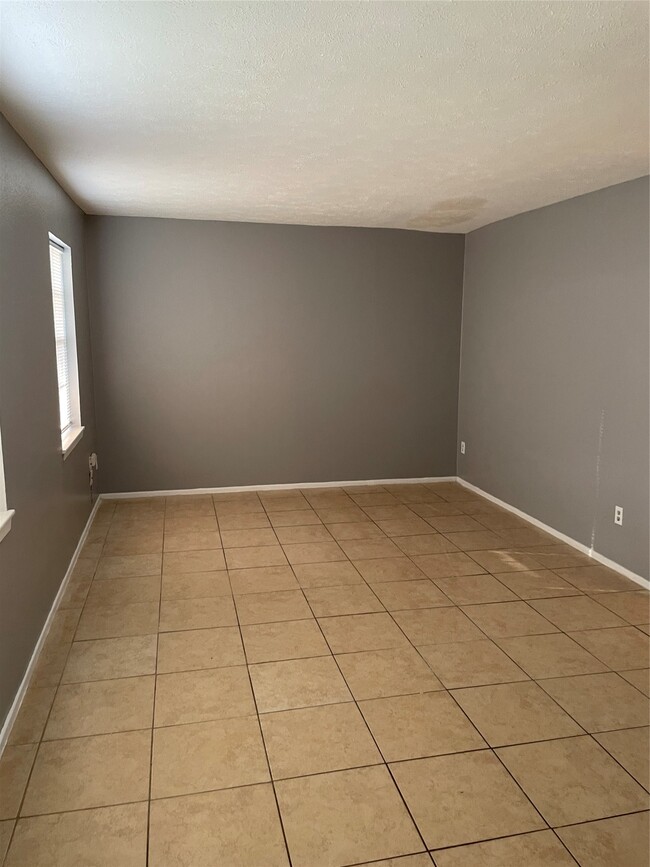 Building Photo - 7273 Chasewood Dr
