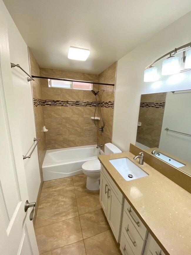 Building Photo - Wide Open Spaces – Renovated 5-Bedroom Hom...