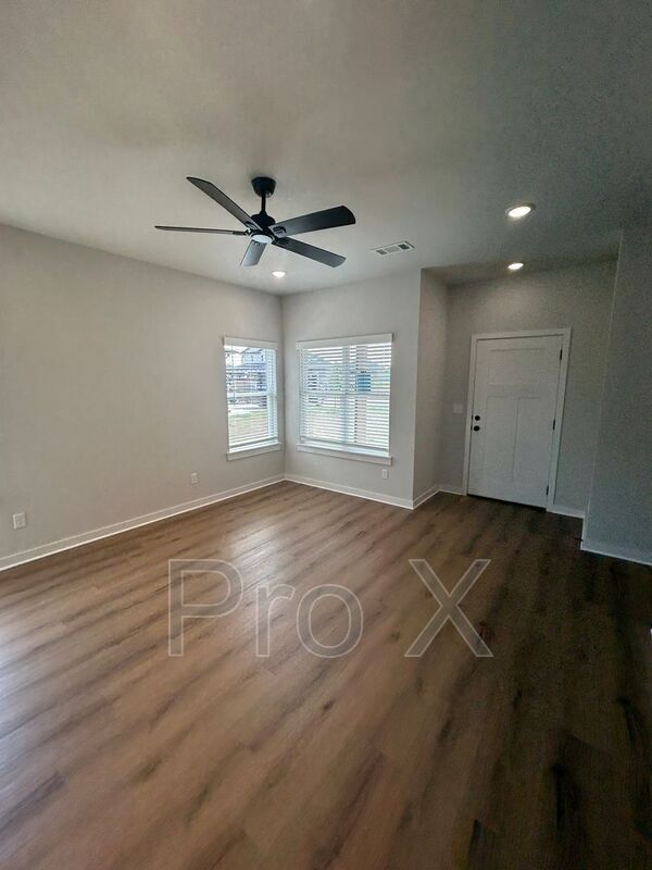 Building Photo - 621 Cosmos St