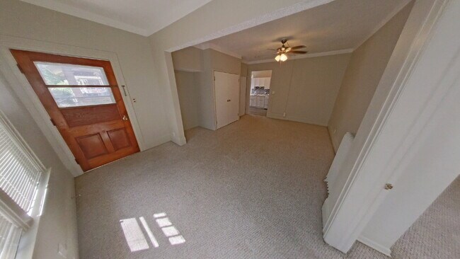 Building Photo - "1-Bedroom Retreat in the Heart of Mt Clemens – 650 Sq. Ft. of Cozy Living!"