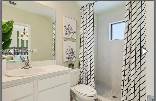 Building Photo - 445 NE 1st St