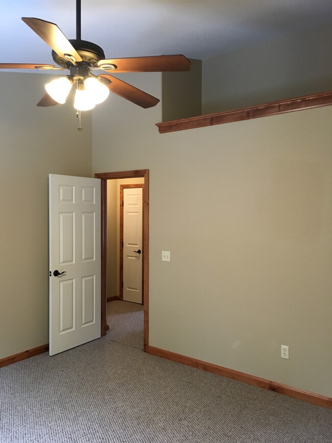 Building Photo - 8339 Edinboro Rd