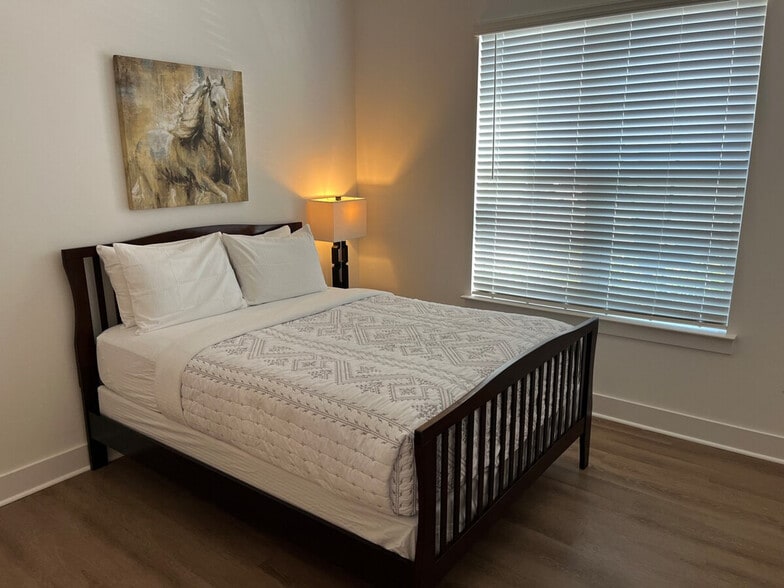 Building Photo - 611 Cooper River Cir