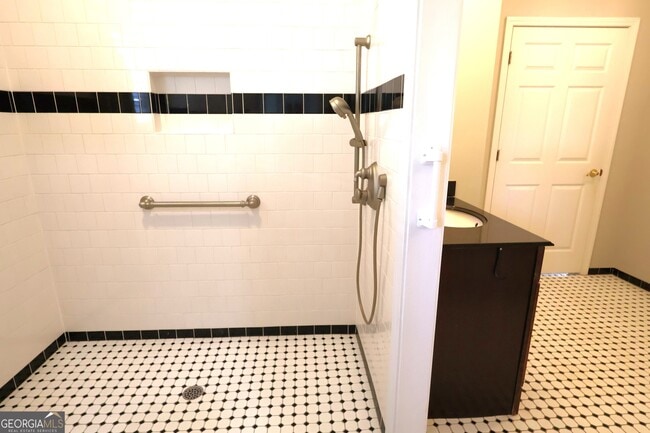 Building Photo - 217 Mountain View St