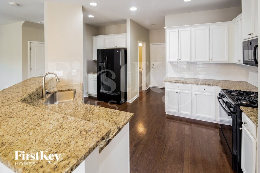 Building Photo - 445 Whispering Breeze Ln