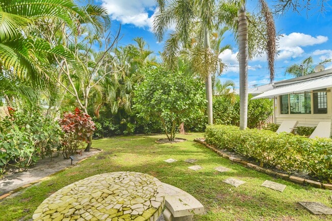 Building Photo - 1517 N Palmway