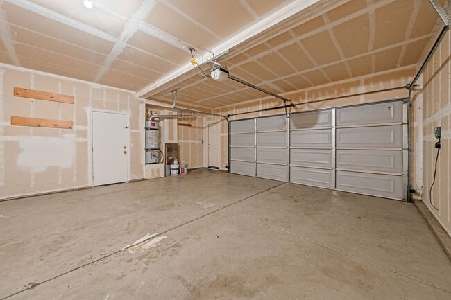 Building Photo - 10228 Pedra Do Sol Way