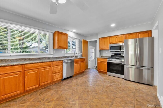 Building Photo - 3216 Maplewood Ave