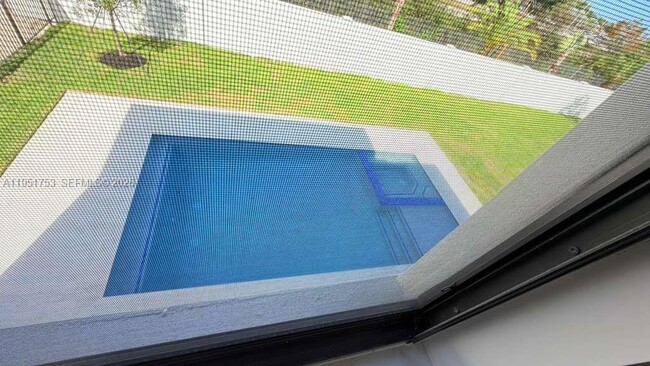 Building Photo - 19700 NE 14th Ave