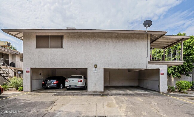 Building Photo - 1023 N 84th Pl