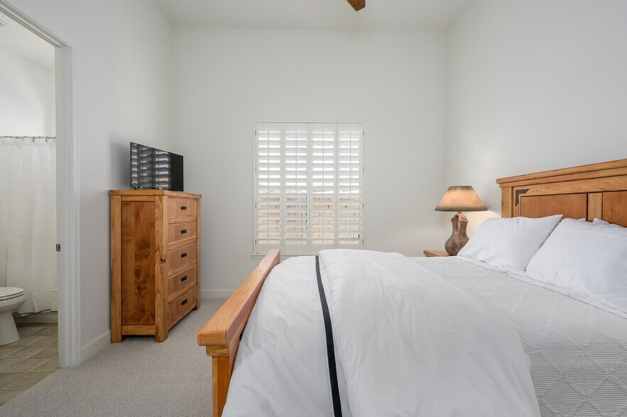 Building Photo - 14705 Canyoncrest Ct