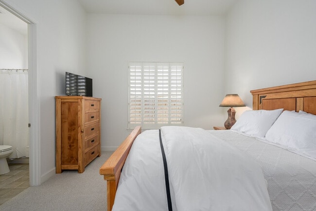 Building Photo - 14705 Canyon Dr